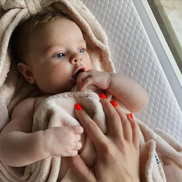 Elodie Details Hooded Towel - Powder Pink Bow